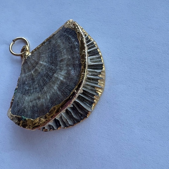 Beautiful Mushroom Coral Shell Pendant Necklace with Real Gold, Handmade - Picture 3 of 8